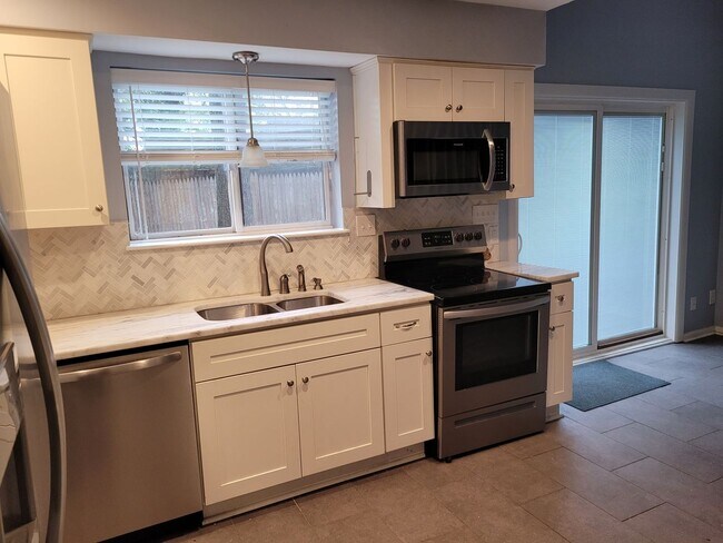 Building Photo - REAGAN WOODS Cul-De-Sac Home