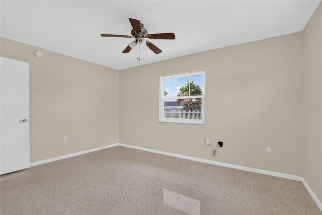 Building Photo - 705 Thunderbird Ave