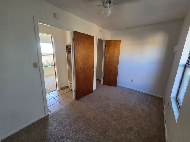 Building Photo - Small 2 bedroom 1 bath Apartment