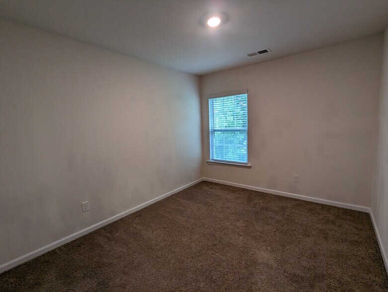 Building Photo - Room in Townhome on Guildford Hill Ln
