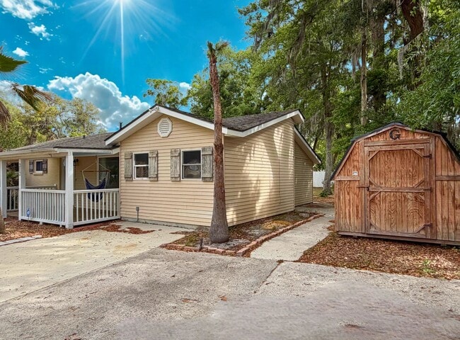 Building Photo - Cottage style home