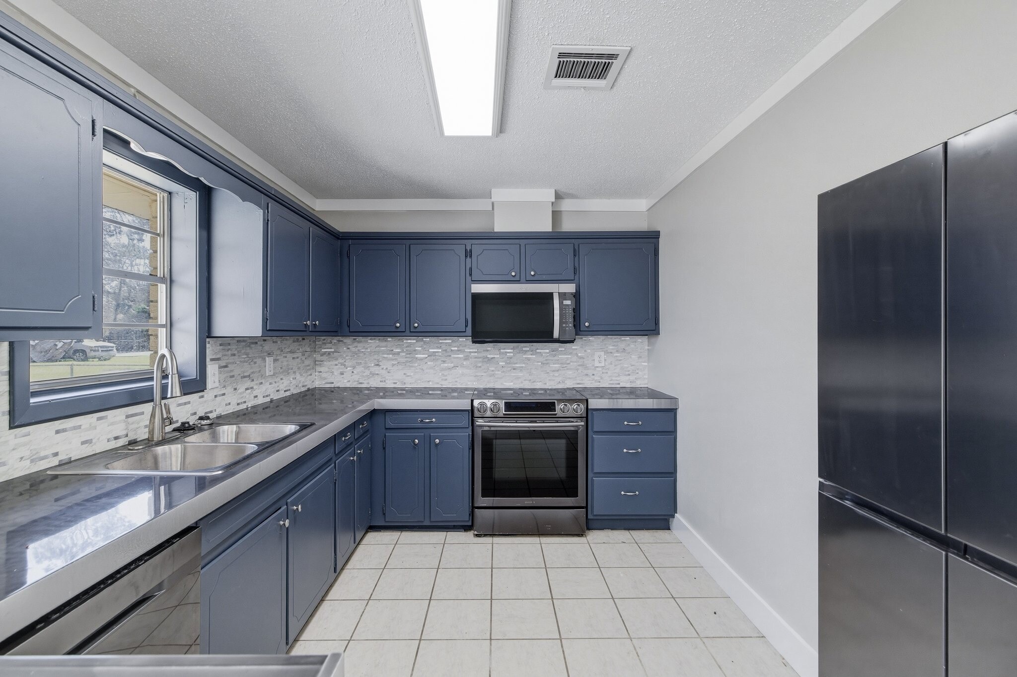 Building Photo - 32 Forest Dr