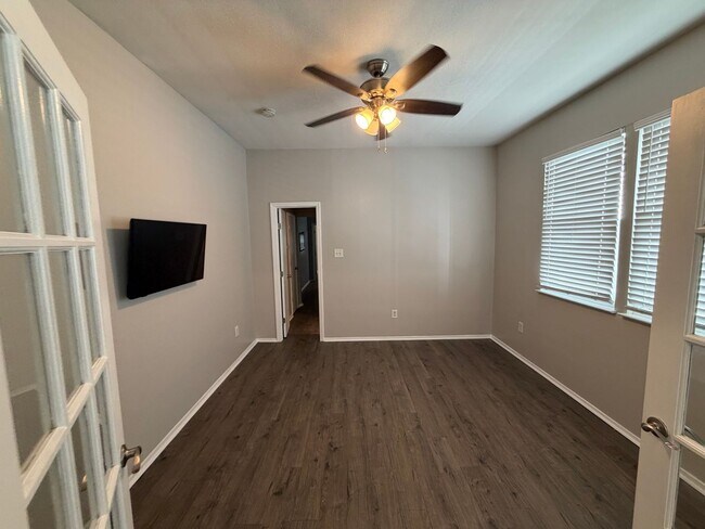 Building Photo - 3642 Fairmont Dr