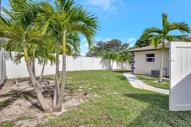 Building Photo - 4278 Gulfstream Rd