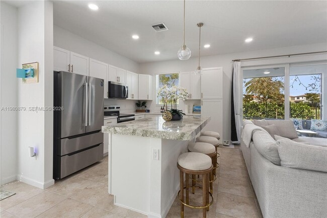 Building Photo - 4820 Longwood Lake Sq