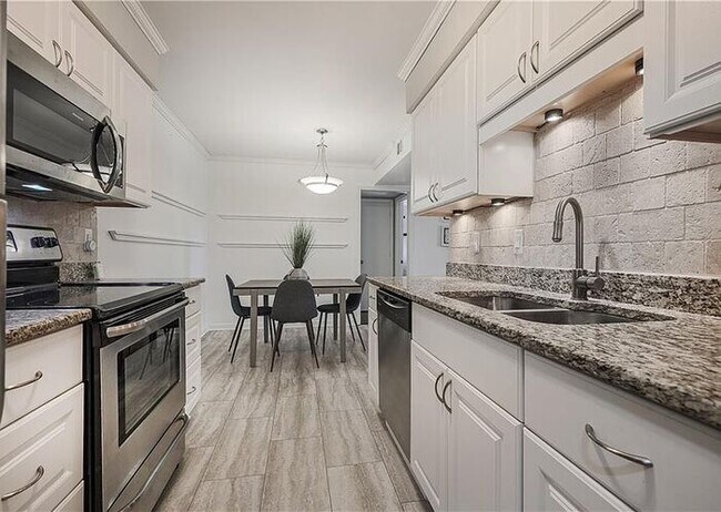 Building Photo - Rare end unit condo at The Crossings, loca...