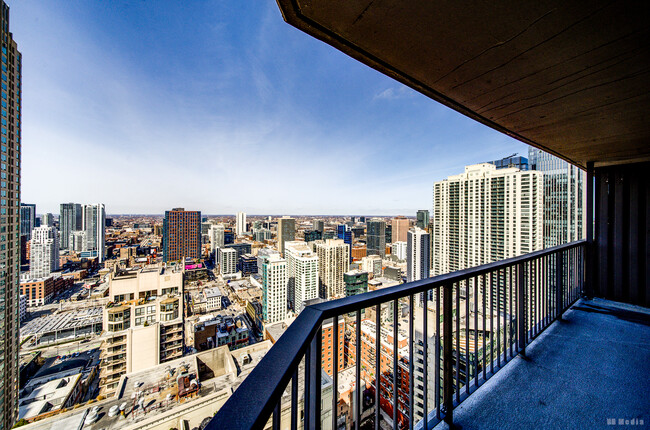 Building Photo - 10 E Ontario St