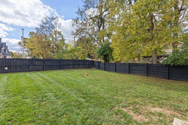 Building Photo - 2505 Eastway Dr