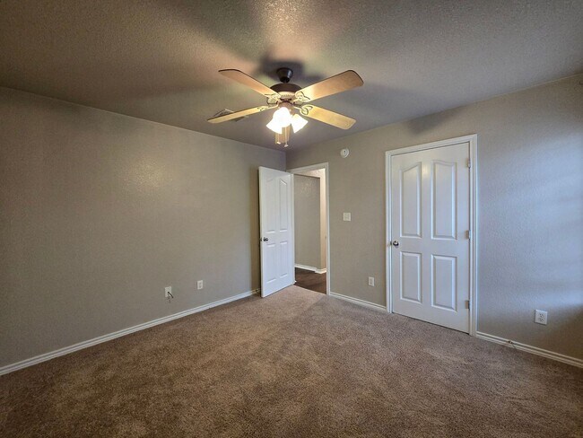 Building Photo - 5609 Hunters Ridge Trail