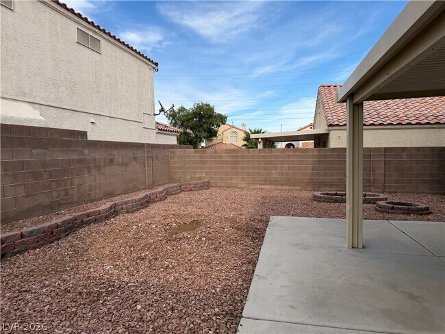 Building Photo - 8638 White River Dr