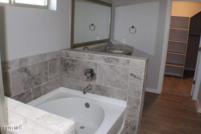 Building Photo - 940 Abe Goldberg Dr