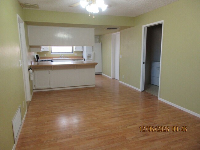 Building Photo - Beautiful and Spacious 4bd 2ba