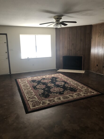 Building Photo - 207 Hummingbird Ln