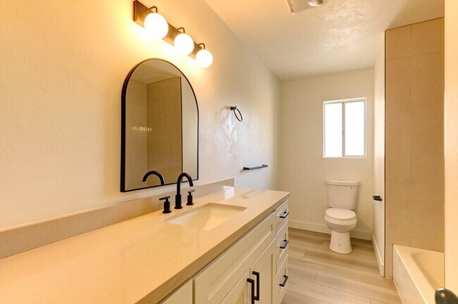 Building Photo - Modern 3 Bedroom Pool Home in Hemet