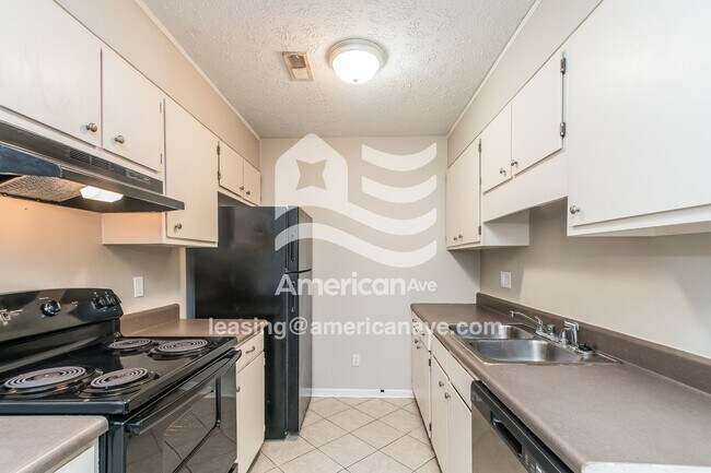 Building Photo - 3536 Torbay Dr