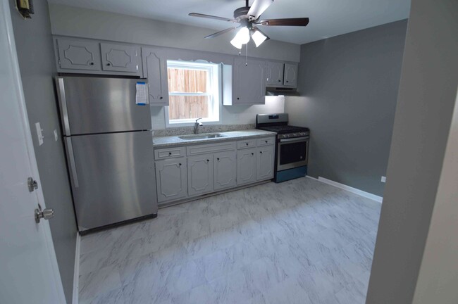 Building Photo - 2064 N 18th Ave