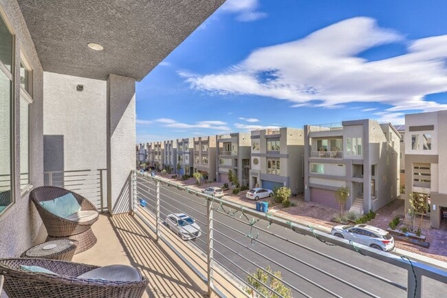 Building Photo - New Modern Gated House w/ Rooftop Deck