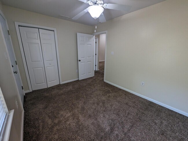Building Photo - 2410 Quazar Cir