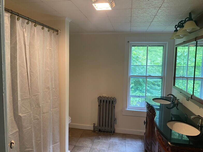 Building Photo - 56 Chapel St