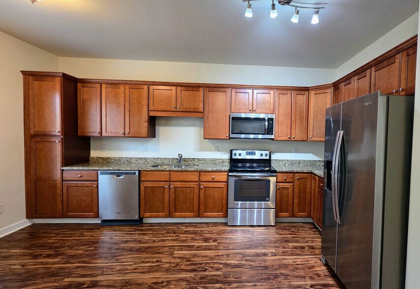 Building Photo - 113 Beechleaf Ct