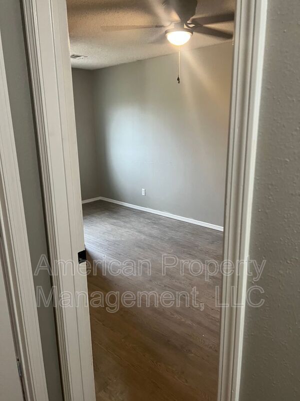 Building Photo - 4712 NE Wisconsin St