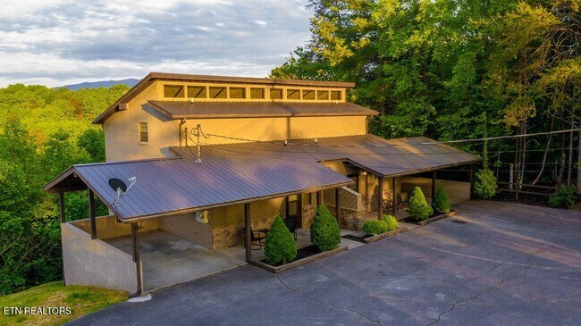 Building Photo - 3933 Dollys Dr