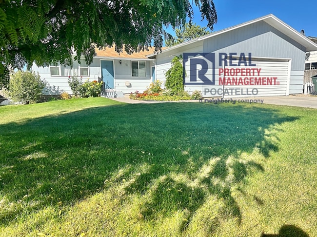 Building Photo - 4 Bedroom 2 Bath - 2 Car Garage House - Do...