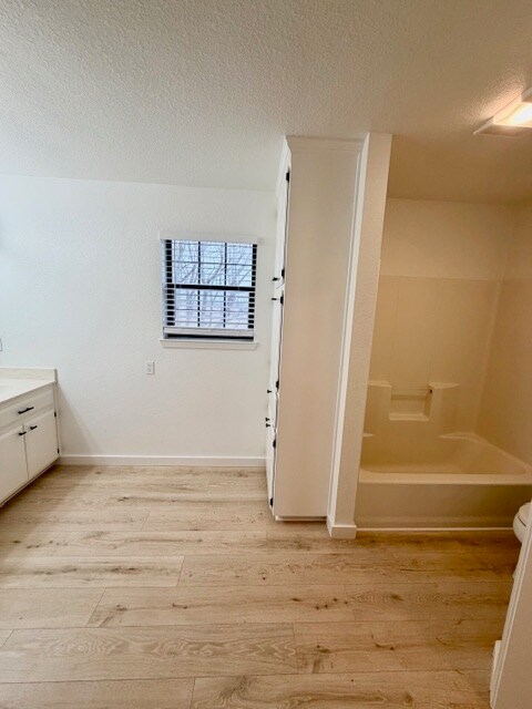 Building Photo - 689 Birdie Ln