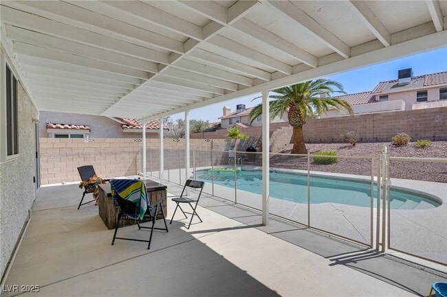 Building Photo - 20 Fantasia Ln