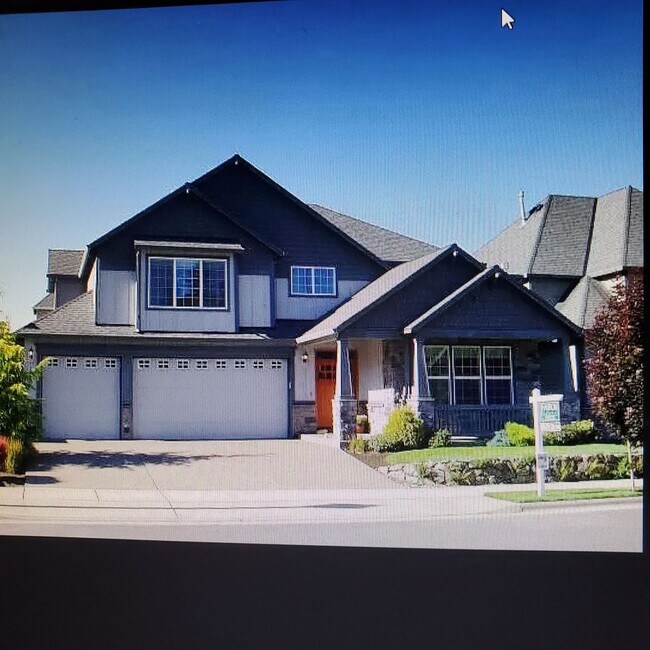 Building Photo - 5 Bedroom Main floor Master Suite ~