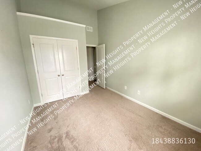 Building Photo - Adorable Townhome in Cane Bay!