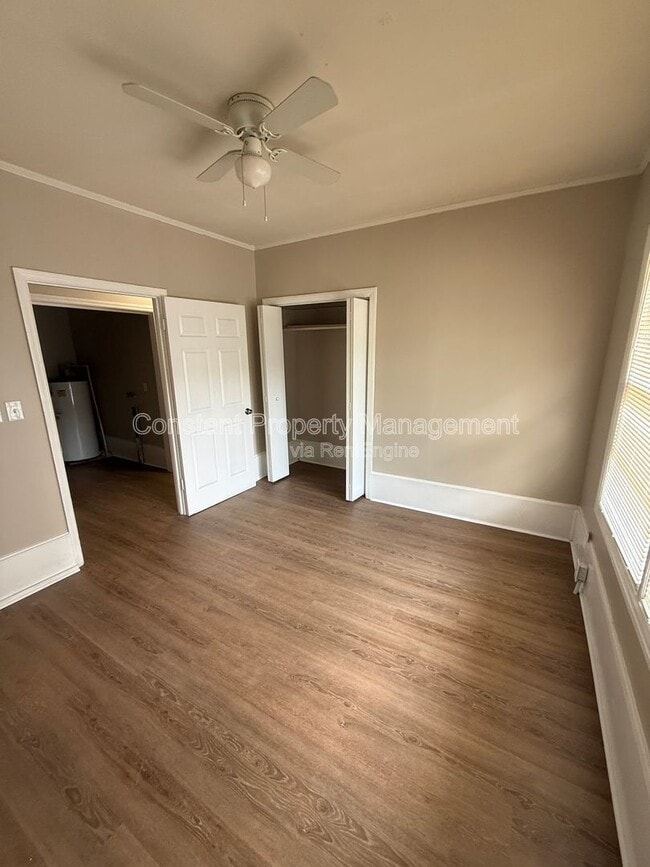 Building Photo - 614 W Poplar St