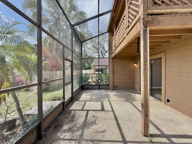 Building Photo - 817 Fairwood Forest Dr