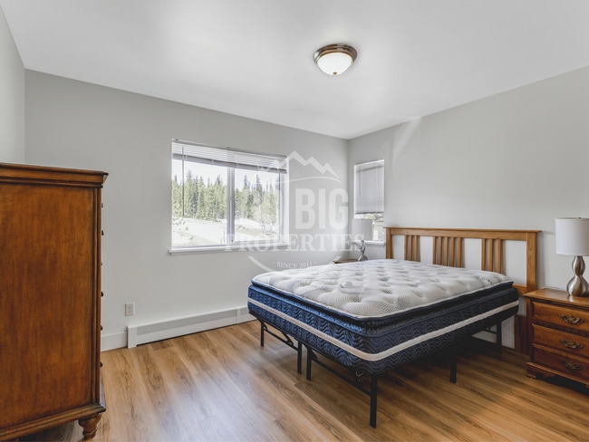 Building Photo - Fully Renovated Condo