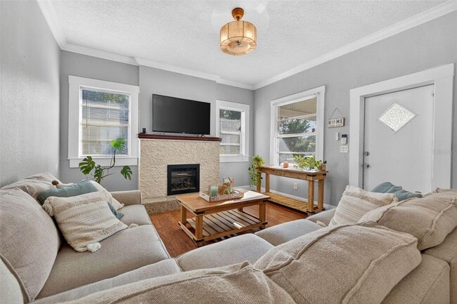 Building Photo - 5911 N Highland Ave