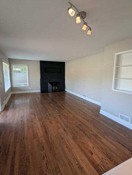 Living room 1 - 2907 W Princeton Ave