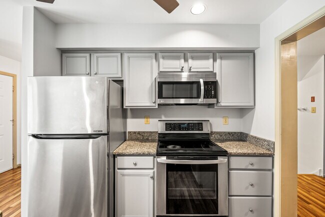 Building Photo - 445 Hartford Sq