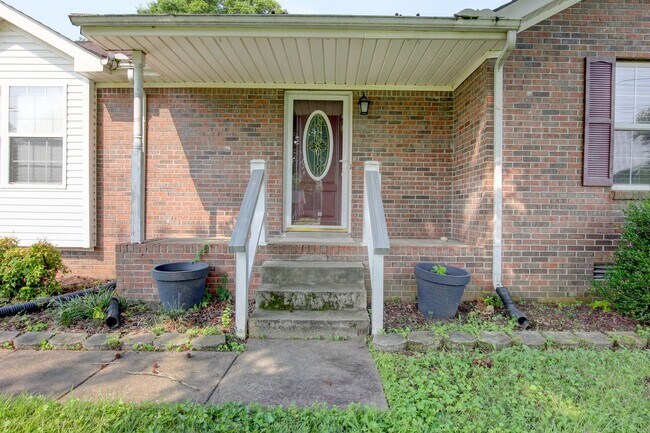 Building Photo - Updated 3bed 2 bath in St B with SEPARATE WORKSHOP around back.