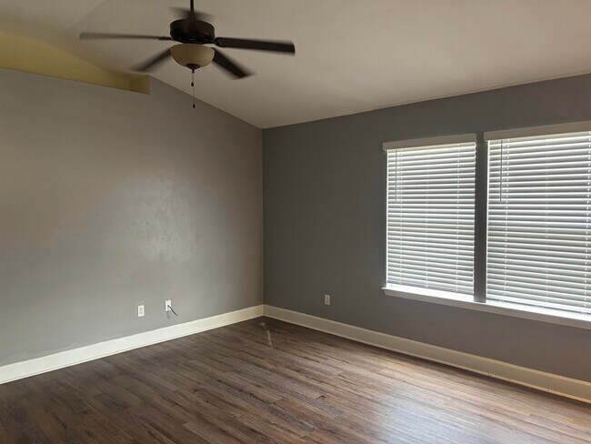 Building Photo - 5261 Montejo Dr