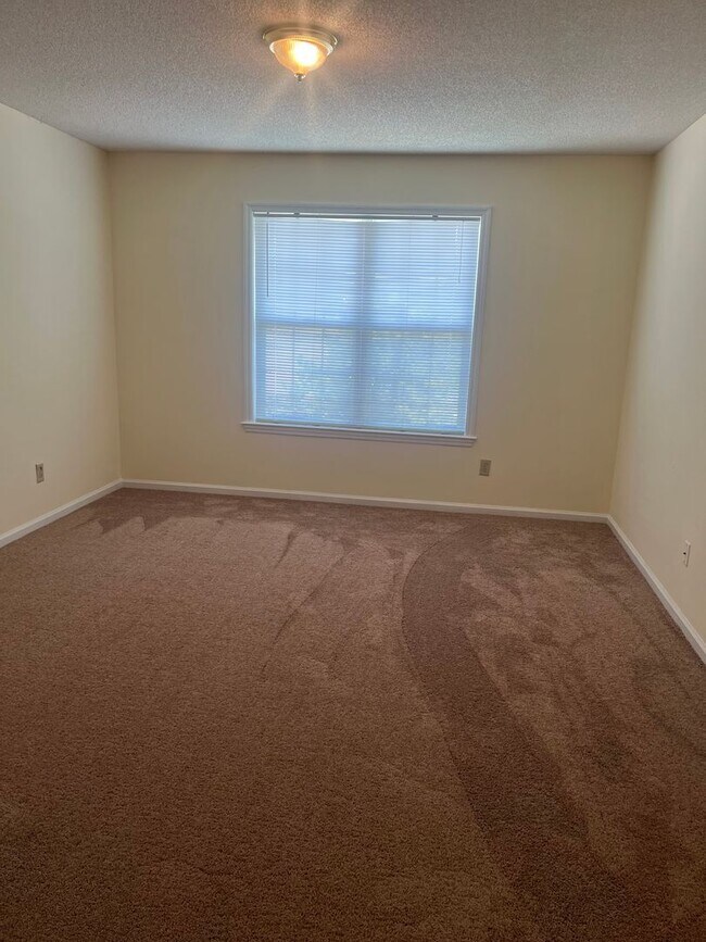 Building Photo - 1816 Iola Dr