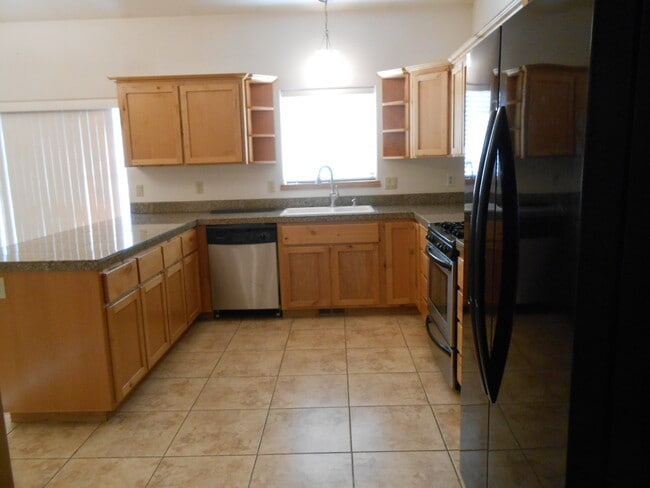 Building Photo - 1021 SW Crosscut Ct