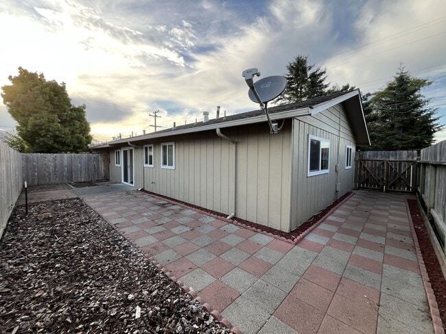 Building Photo - 2404-2406 7th [PRM: Henry] (2)