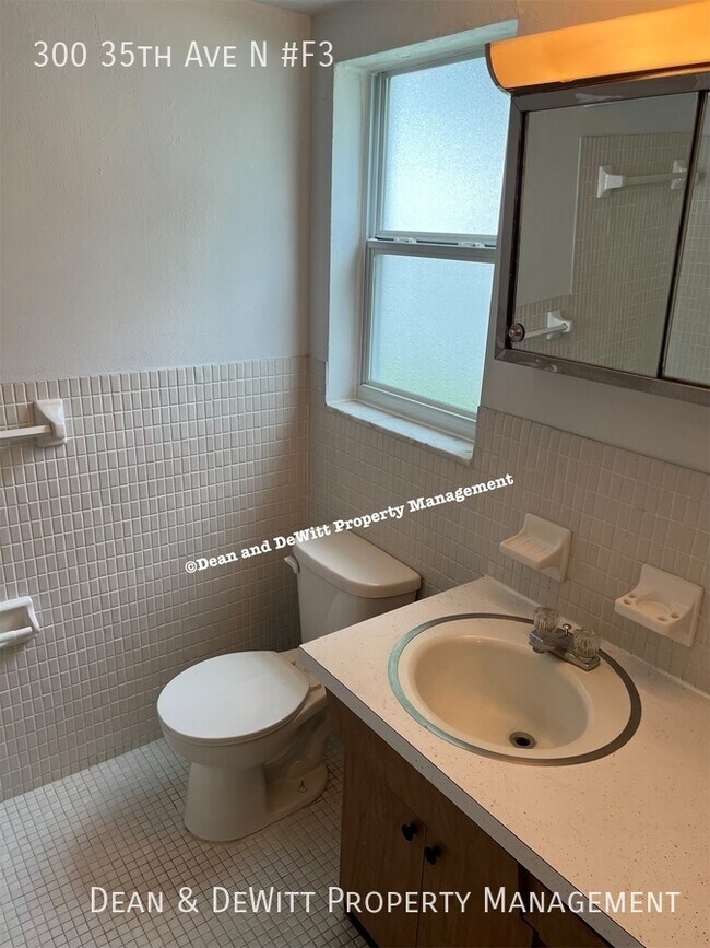 Building Photo - NE St Pete 1/1 Affordable Condo