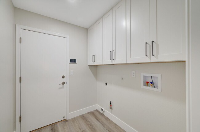 Building Photo - Remodeled Single Story, 4 Bedroom Home in Desert Shores