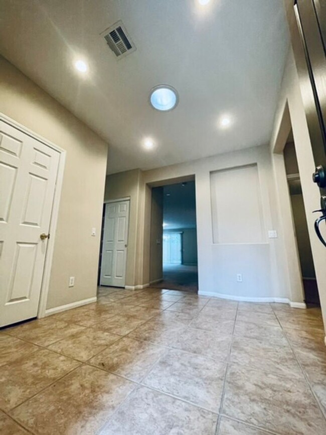 Building Photo - Newly Updated Single-Story in Southern Highlands