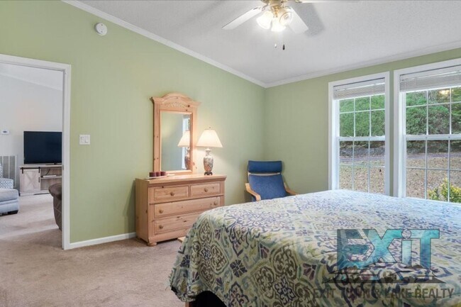 Building Photo - Lakefront Rental in Long Branch Shores