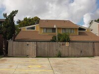 Building Photo - Beautiful 3 Bedroom Apartment. Great place...