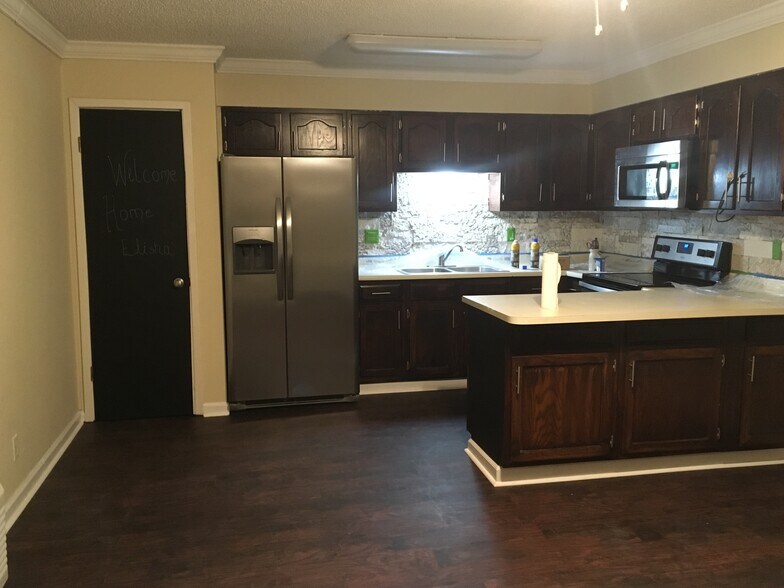 Gorgeous java stained kitchen with full size fridge and all stainless appliances - 1000 Ranchero Road