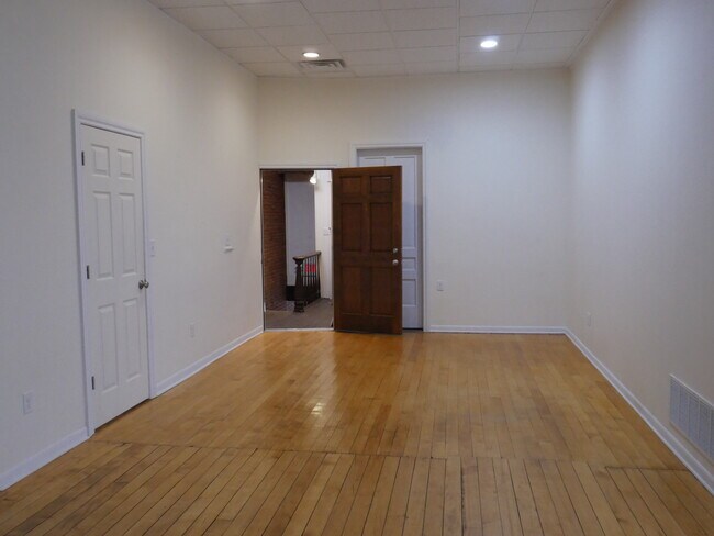 Building Photo - 109 S Main St