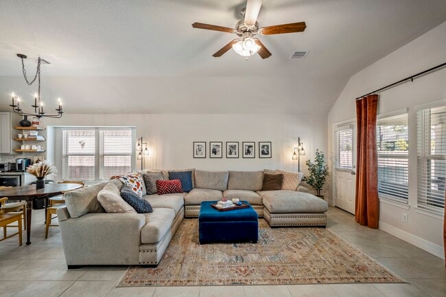 Building Photo - 40527 Goldeneye Pl